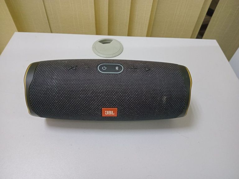 Купити Jbl charge 4 Б/У