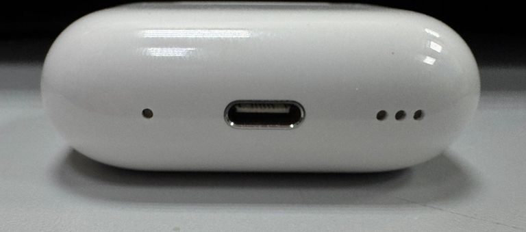 Apple airpods pro 2nd generation with magsafe charging case usb-c Код:01-200890609. Изображение 10