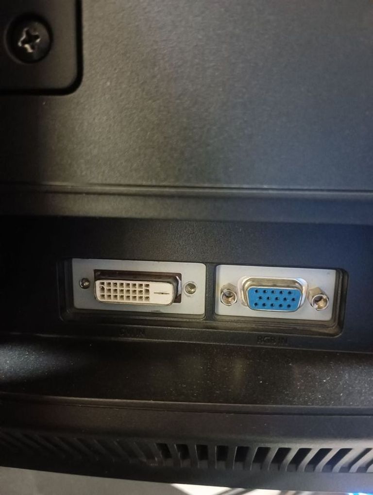 Дешиво Samsung b2240w с ломбарда