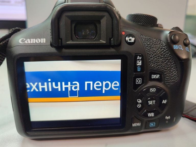 Дешево Canon eos 1300d/ ef-s 18-55mm f/3,5-5,6 is iii з ломбарду
