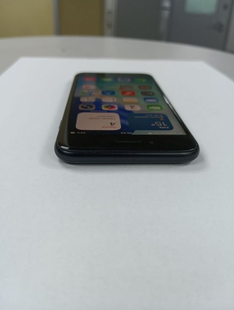 Купити Apple iPhone SE 2020 128GB Black Slim Box (MHGT3) Б/У