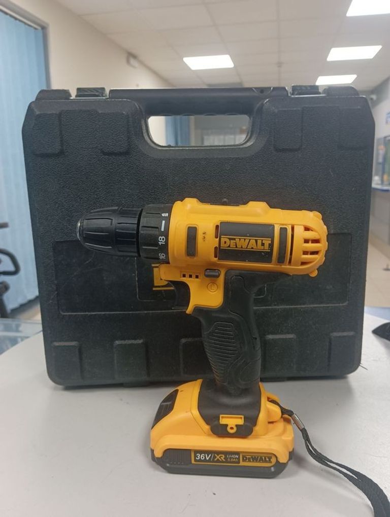 Купить Dewalt Копія dcf887 36v 2акб 5ah зп Б/У