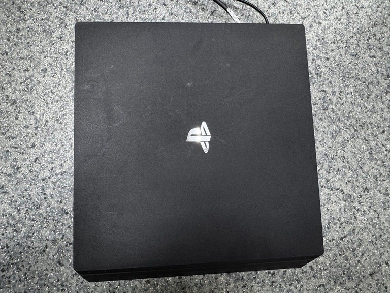 Оголошення Sony playstation 4 pro 1tb Б/У