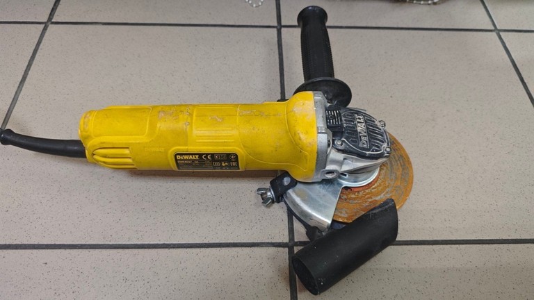 Оголошення Dewalt DWE4057 Б/У