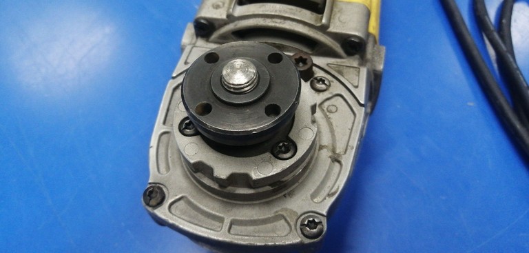 Dewalt DWE492 Код:01-201090450. Зображення 9