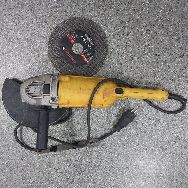 Дешево Dewalt DWE492 з ломбарду