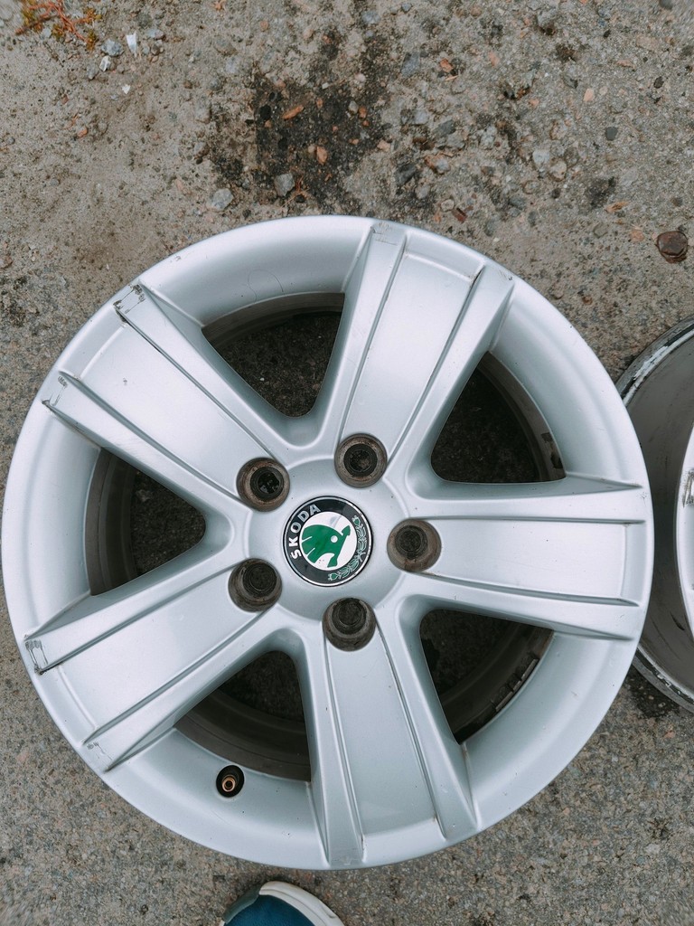 Дешево Skoda Octavia A5 R15 з ломбарду