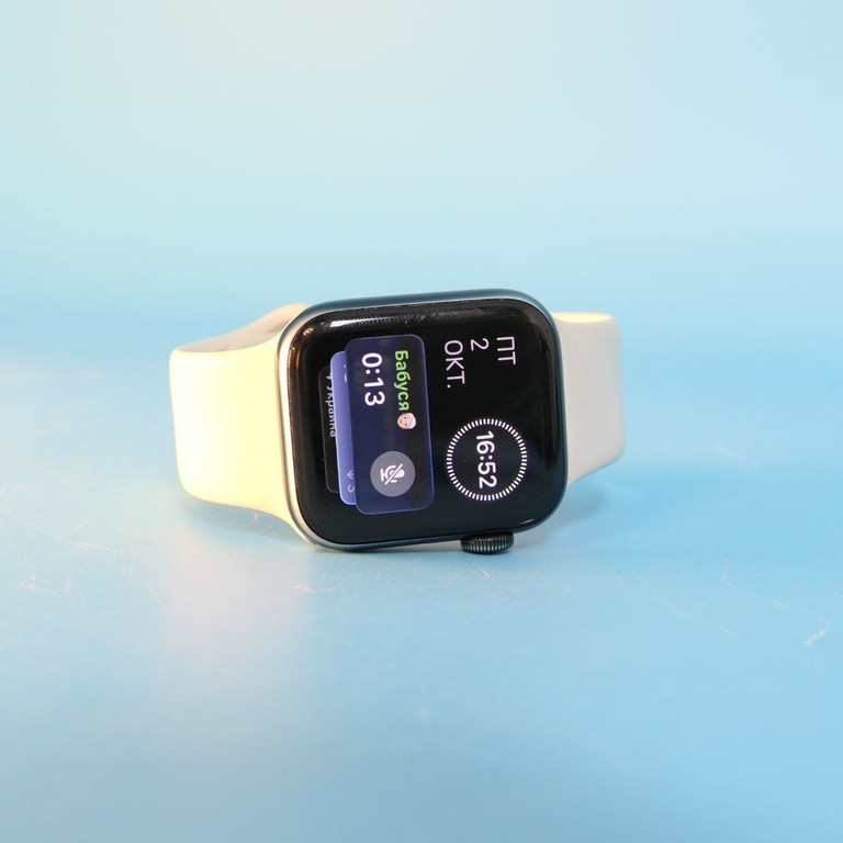 Купить Apple Watch SE 2 GPS 40mm Starlight Aluminium Case with Starlight Sport Band (S/M) Б/У