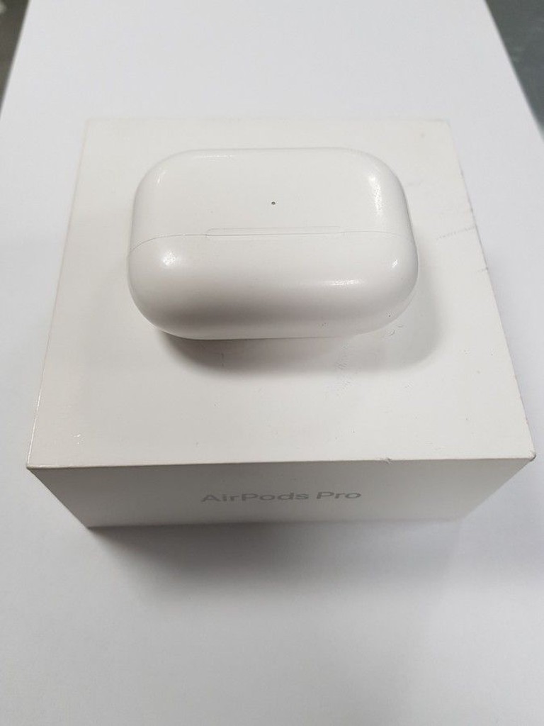 Купити Apple airpods pro 2nd generation with magsafe charging case usb-c Б/У