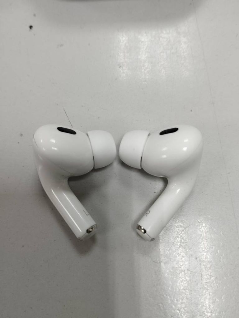 Apple airpods pro 2nd generation with magsafe charging case usb-c