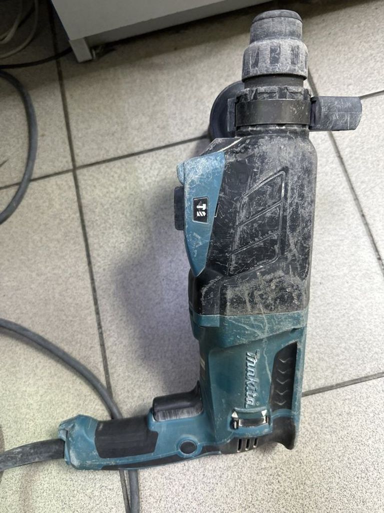 Дешево Makita HR2630 з ломбарду