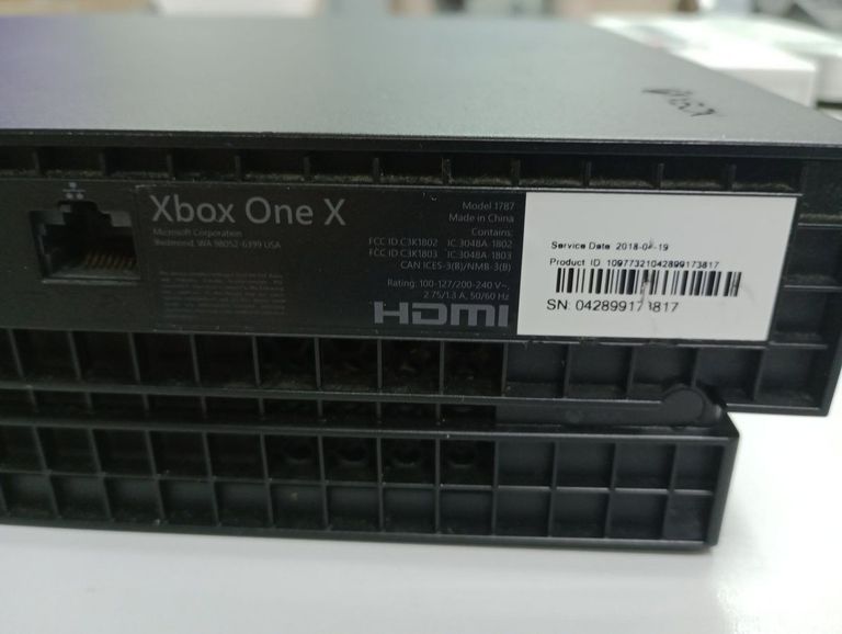 Дешиво Microsoft Xbox One X 1TB White с ломбарда