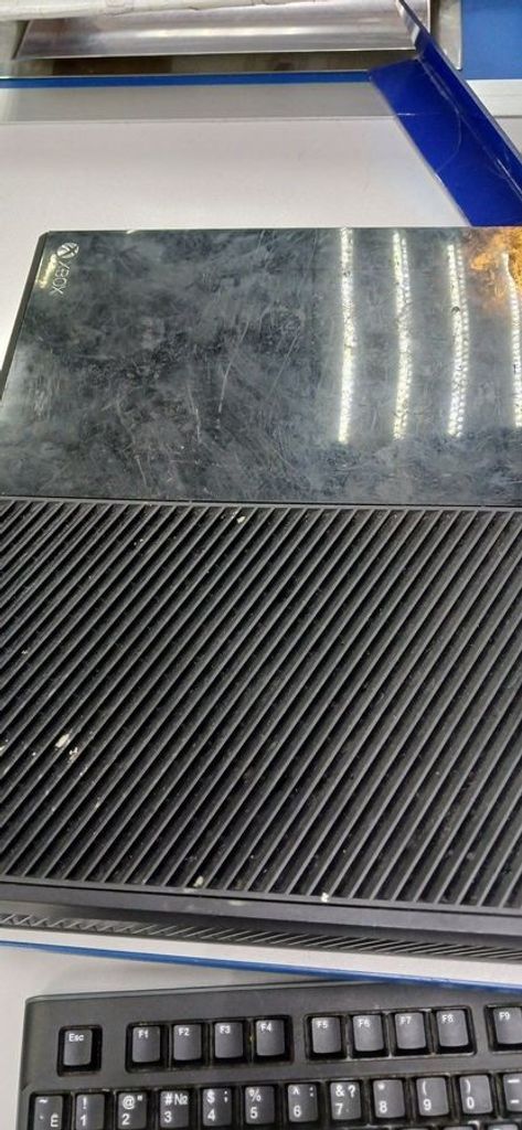 Купить Microsoft Xbox One S 500GB Б/У