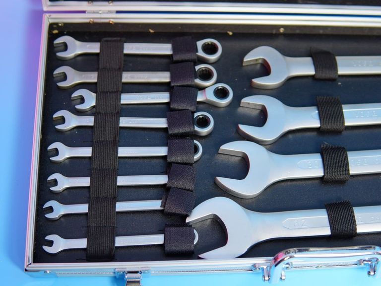 Дешиво Професійний набір ріжково-накидних ключів з тріскачкою 22 шт Falon Tech 22 шт. (6-32) Новий. с ломбарда