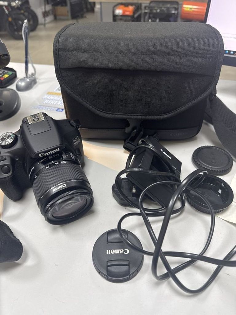 Купити Canon eos 2000d / ef-s 18-55mm f/3.5-5.6 is ii Б/У