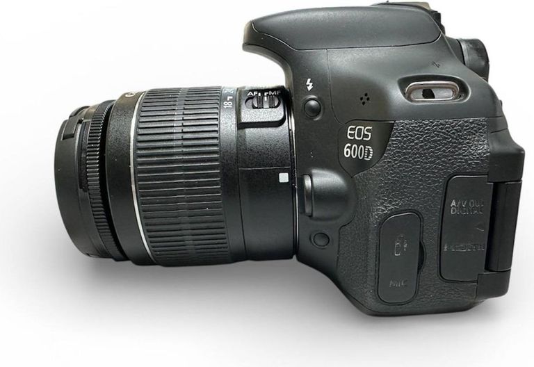 Дешиво Canon eos 600d + ef-s 18-55mm 3.5-5.6 iii с ломбарда