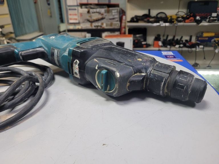 Дешево Makita HR2610 з ломбарду