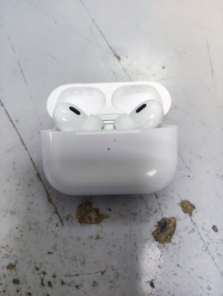 Дешево Apple airpods pro 2nd generation with magsafe charging case usb-c з ломбарду