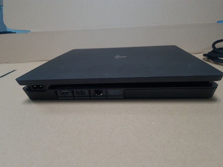 Дешиво  Sony PlayStation 4 Slim 1TB Black с ломбарда