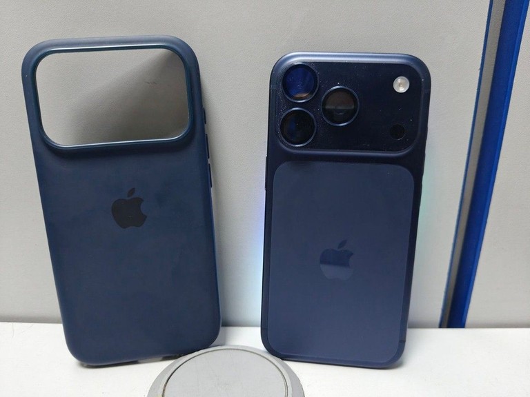 Apple iPhone 17 Pro 256GB Deep Blue (MG8J4) Код:01-200989659. Зображення 6