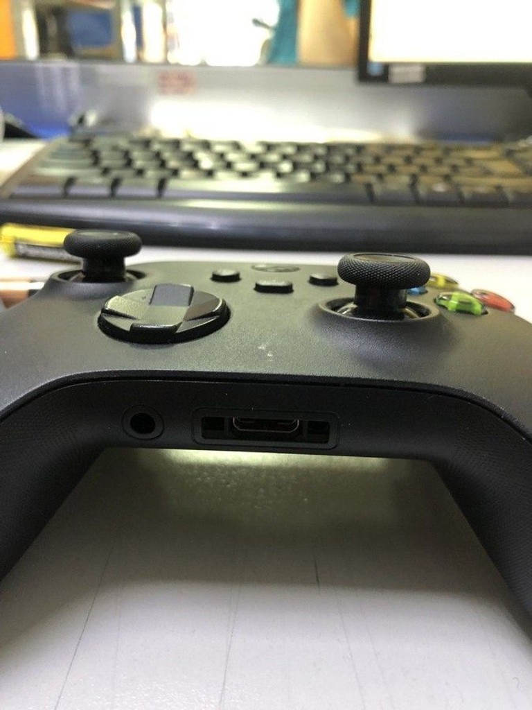 Дешево Microsoft xbox series x s wireless controller з ломбарду