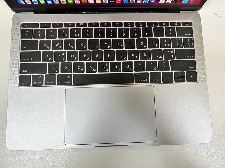 Дешево Apple a1708 /macbook pro 13,3" core i5 2,3ghz/ram8gb/ssd 256gb/intel iris plus graphics 640 з ломбарду
