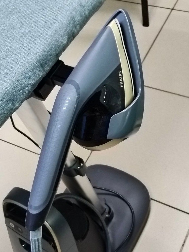 Дешиво Philips All-in-One Ironing Solutions All-in-One 8500 Series AIS8540/80 с ломбарда