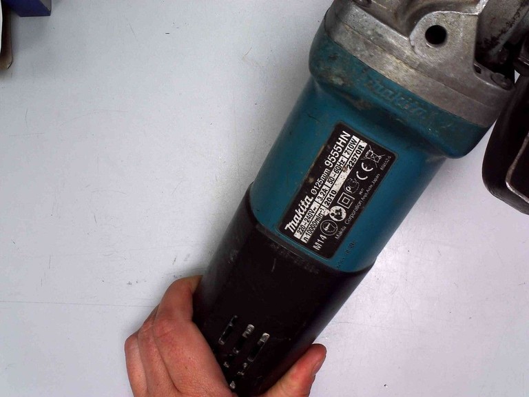 Купити Makita 9555hn Б/У