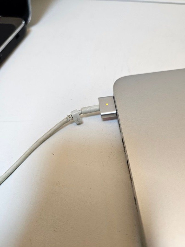 Apple macbook pro a1398 /екр 15,4 /core i7 2,5ghz /ram 16gb /ssd 256gb /intel iris pro Код:01-201040950. Зображення 7