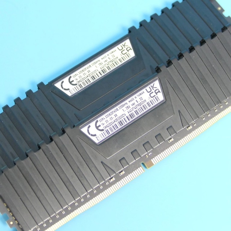Оголошення Corsair Vengeance LPX 2x16GB 3200MHz Black (CMK32GX4M2E3200C16) Модуль пам'яті. Нова. Б/У