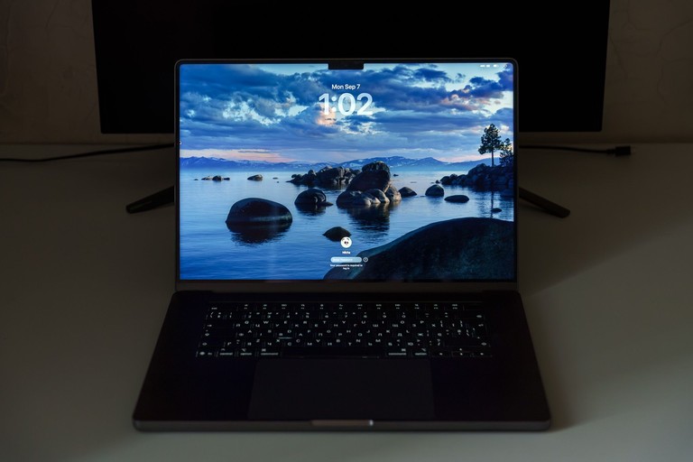 Оголошення Apple MacBook Pro 16" 2026 Apple M5 Pro 18-core CPU 24 GB 1TB Space Black (MGEA4) Б/У