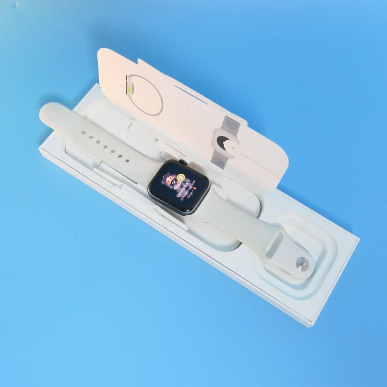 Apple Watch SE 2 GPS 40mm Starlight Aluminium Case with Starlight Sport Band (S/M) Код:null. Изображение 5