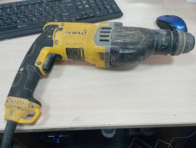 Dewalt d25143ks