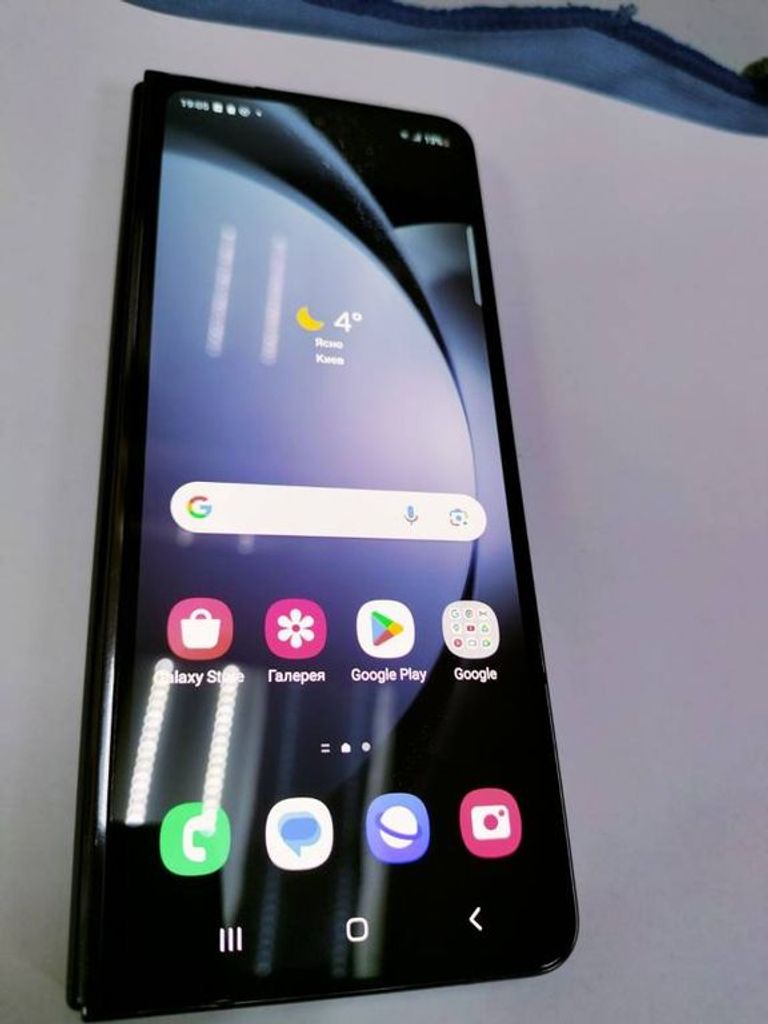 Купити Samsung f946b galaxy fold 5 12/256gb Б/У