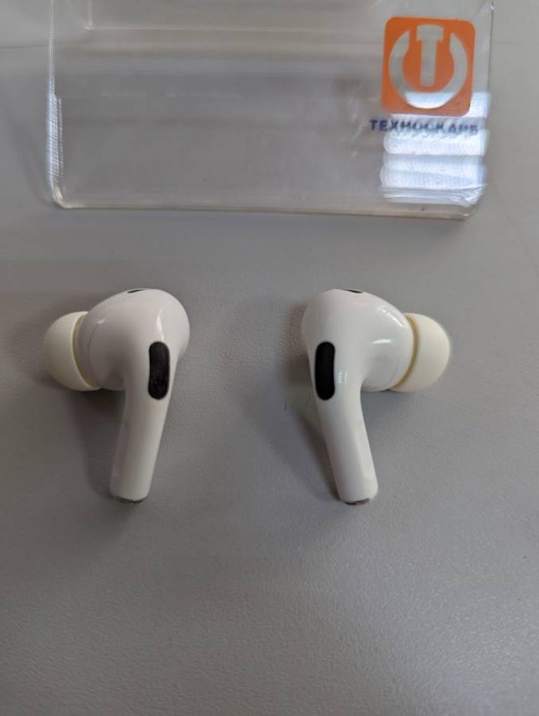 Apple AirPods Pro 2nd generation (MQD83)