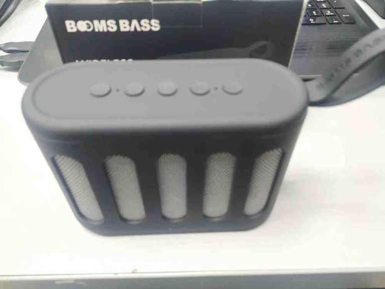 - booms bass l4