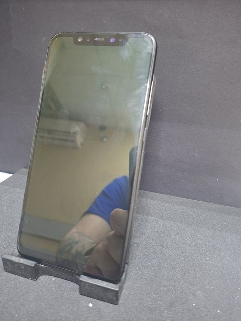 Дешево Xiaomi Mi 8 6/64GB Black з ломбарду