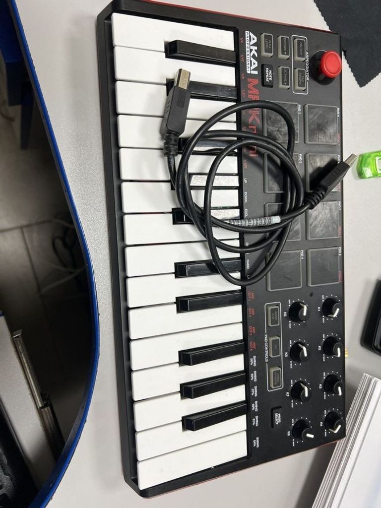Купити AKAI MPK Mini Б/У