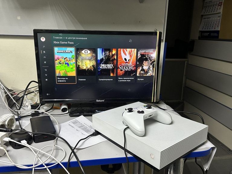 Купить Microsoft Xbox One S 1TB Б/У