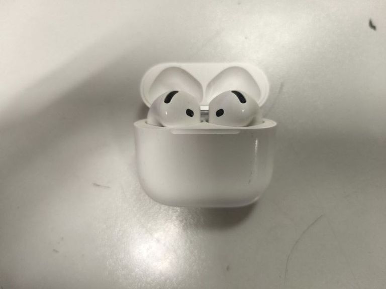 Купити Apple airpods 4 Б/У