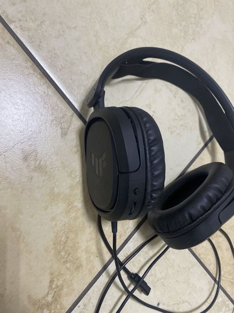 Дешево Asus tuf gaming h1 з ломбарду