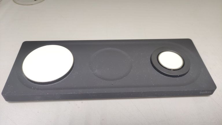 Дешево Belkin boost charge pro 3-in-1 wireless charging pad with magsafe з ломбарду