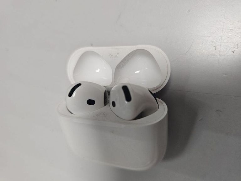 Купити Apple airpods 4 Б/У