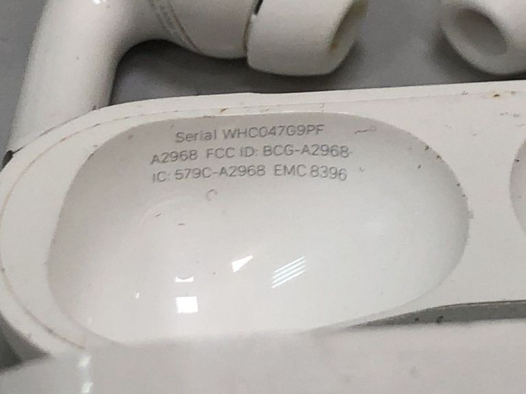 Купити Apple airpods pro 2nd generation with magsafe charging case usb-c Б/У