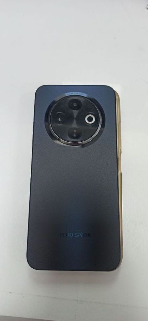Дешиво Tecno spark 30c kl5n 4/128gb с ломбарда