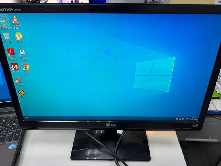 Купити Lg e2241s Б/У