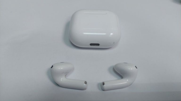 Купити Apple airpods 4 Б/У