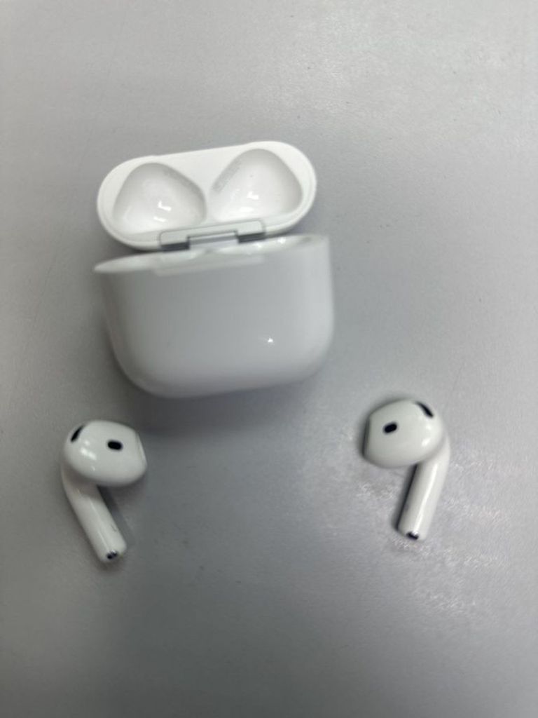 Дешево Apple airpods 4 with active noise cancellation з ломбарду