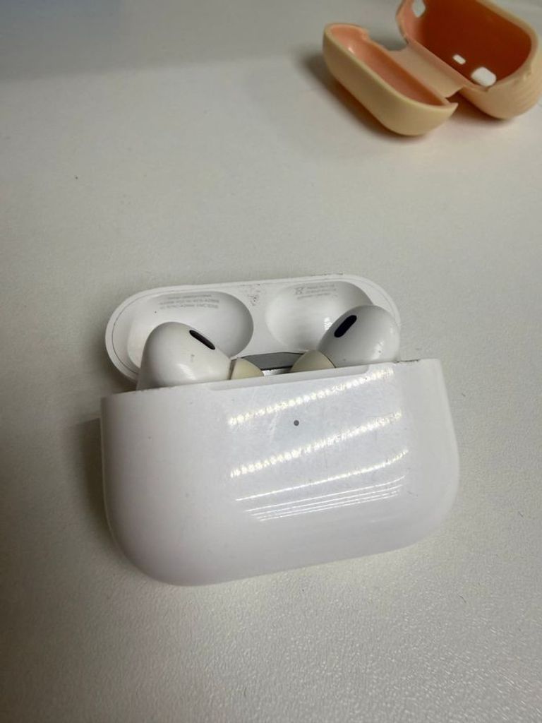Дешево Apple airpods pro 2nd generation with magsafe charging case usb-c з ломбарду