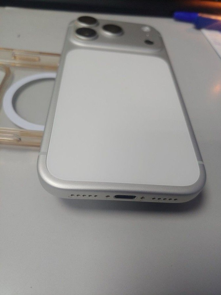 Apple iPhone 17 Pro 256GB Deep Blue (MG8J4) Код:01-200931979. Зображення 5